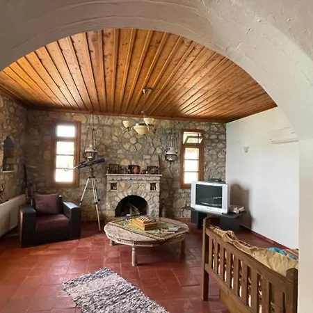 Отель With Pool 15 Min To Bay In Faralya,